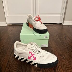 Off-White Sneakers with Pink Arrow and Black Stripes